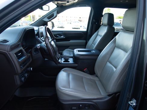 Used 2021 Chevrolet Suburban LT AWD/4WD image 12