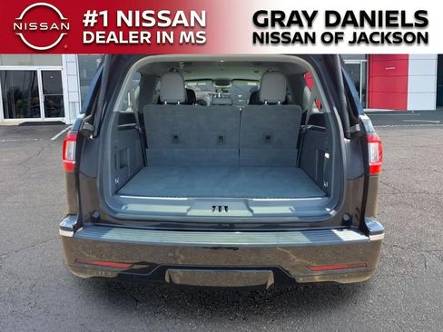 Used 2019 Lincoln Navigator L Select RWD image 8