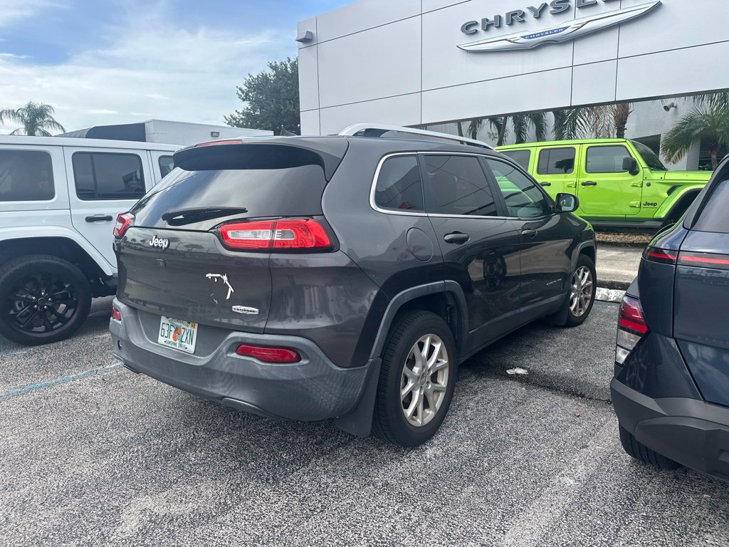 Used 2016 Jeep Cherokee Latitude FWD image 11