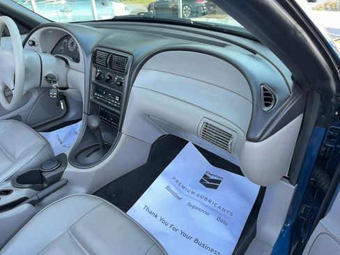 Used 2000 Ford Mustang Convertible RWD image 16