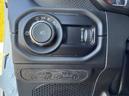 Used 2024 Jeep Wrangler Unlimited Rubicon image 25