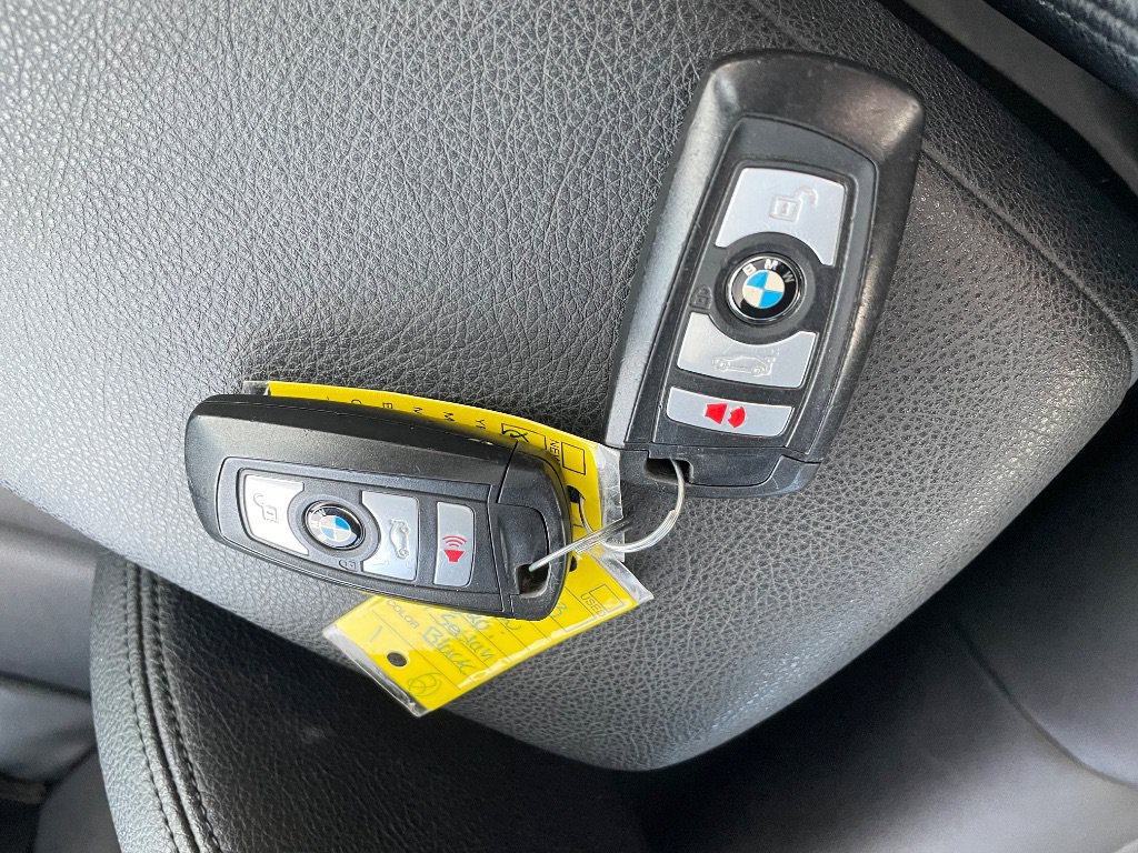 Used 2016 BMW 320i Sedan RWD image 10