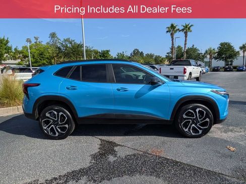 Used 2025 Chevrolet Trax RS w/ Driver Confidence Package FWD image 3