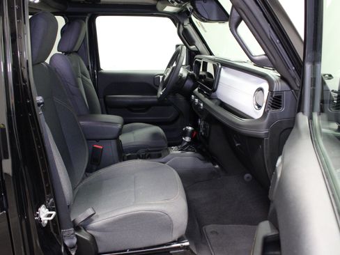 Used 2025 Jeep Wrangler Unlimited Sahara w/ Safety Group AWD/4WD image 14