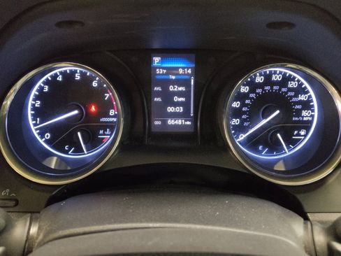 Used 2020 Toyota Camry SE image 23