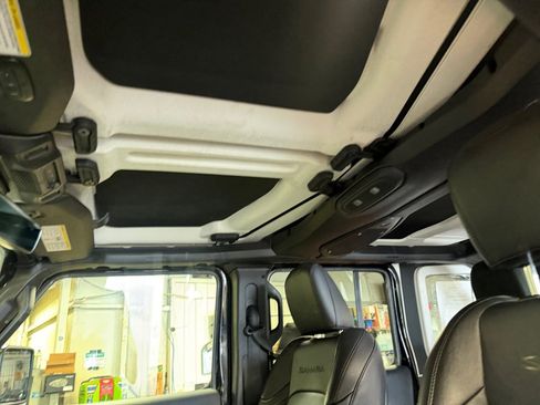Used 2024 Jeep Wrangler Unlimited Sahara w/ Technology Group AWD/4WD image 25