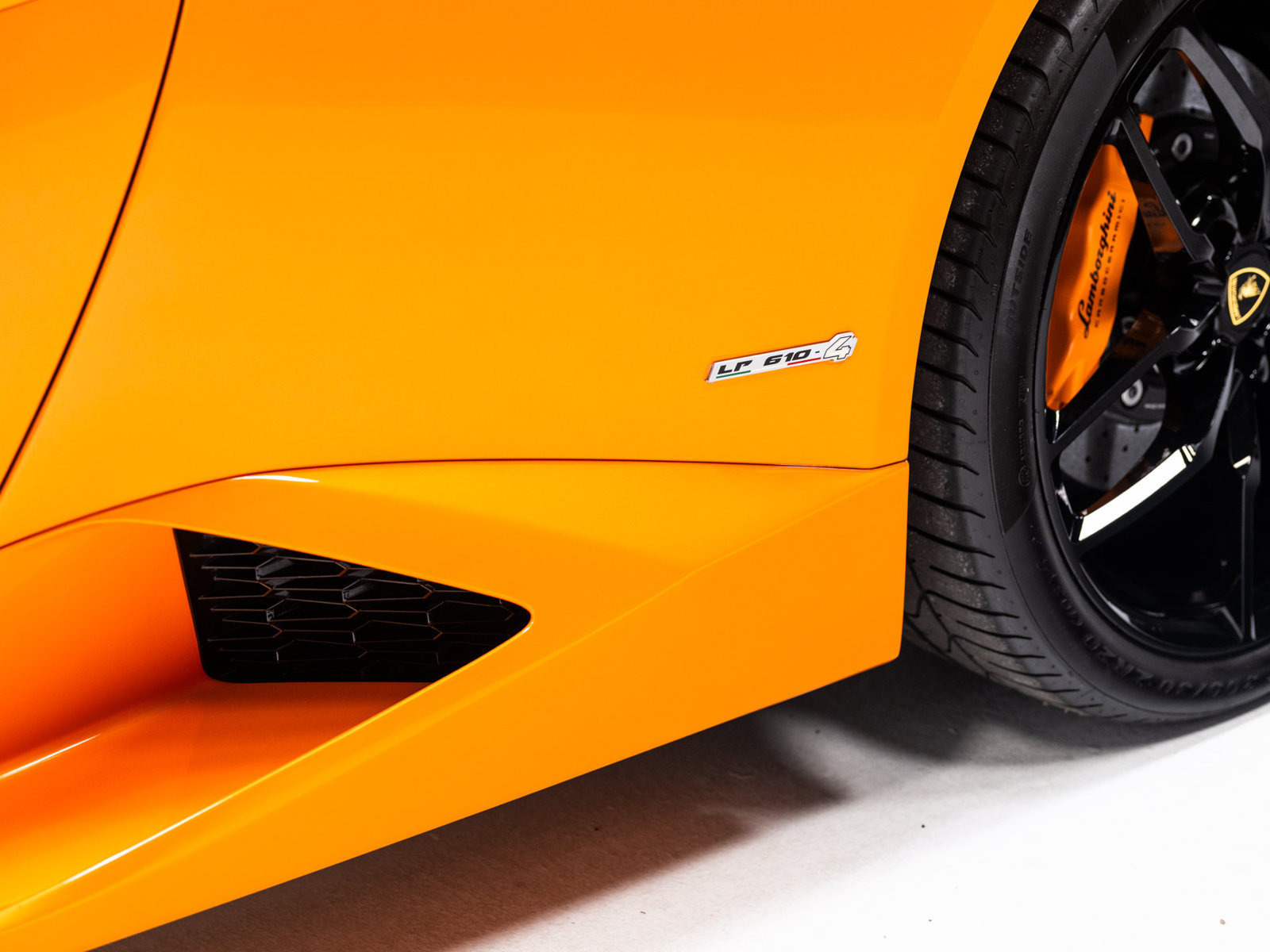 Used 2016 Lamborghini Huracan LP 610-4 AWD/4WD image 97