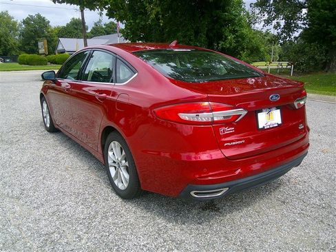 Used 2020 Ford Fusion SE FWD image 3