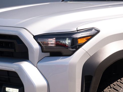 Used 2025 Toyota 4Runner SR5 AWD/4WD image 20