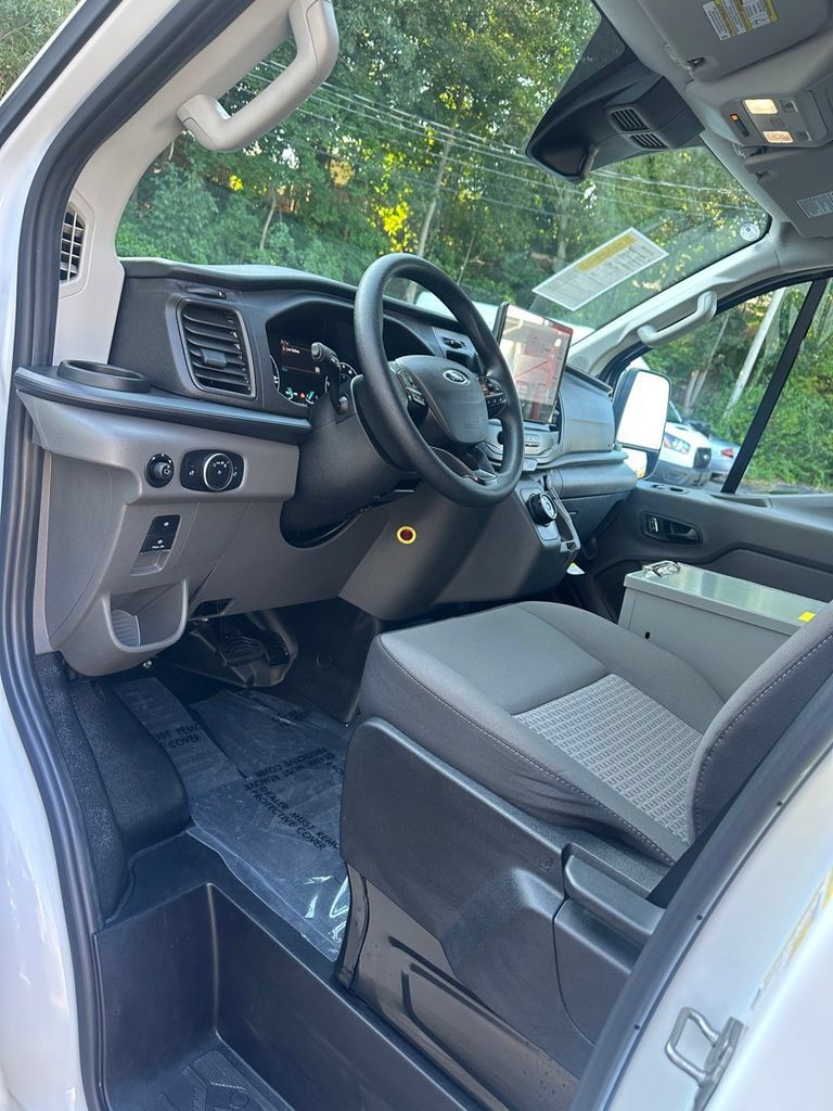 Used 2024 Ford E-Transit Low Roof RWD image 10