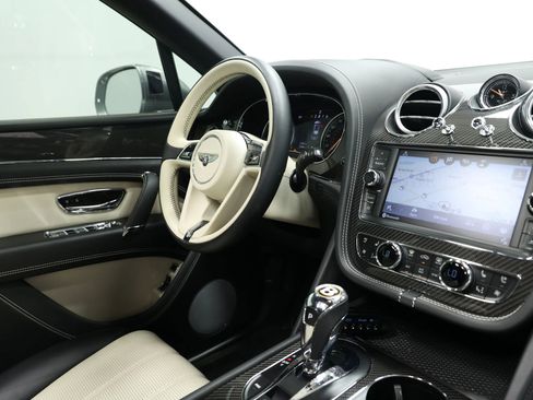Used 2019 Bentley Bentayga image 93