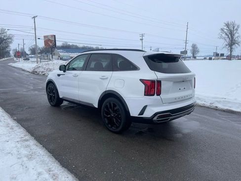 Certified 2022 Kia Sorento SX image 2