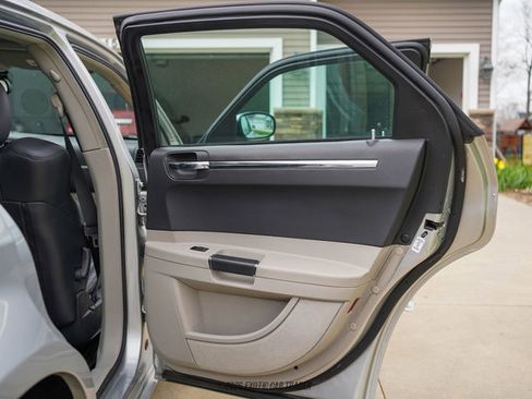 Used 2006 Chrysler 300 SRT8 w/ SRT Option Group II RWD image 31