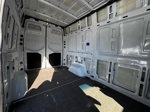 Used 2025 Mercedes-Benz Sprinter 2500 image 18