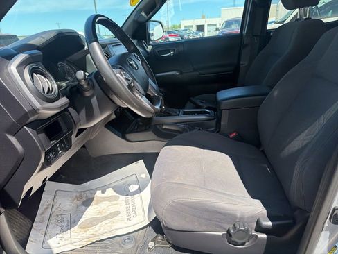 Used 2019 Toyota Tacoma TRD Sport w/ Technology Package AWD/4WD image 12