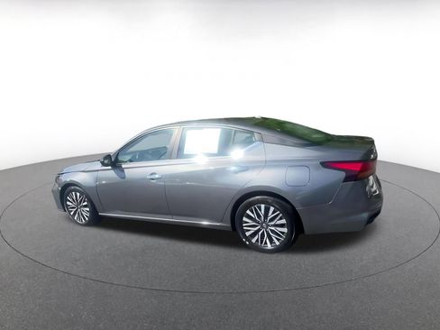 Used 2025 Nissan Altima 2.5 SV FWD image 10