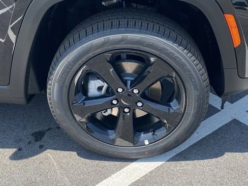 New 2025 Jeep Grand Cherokee Limited w/ Black Appearance Package image 11