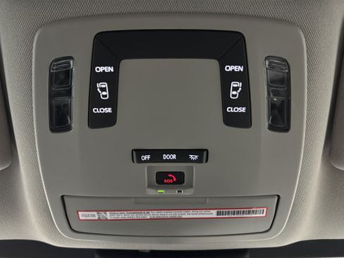 Used 2025 Toyota Sienna LE AWD/4WD image 31