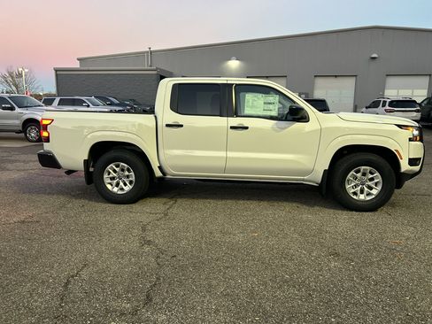 New 2026 Nissan Frontier S image 2