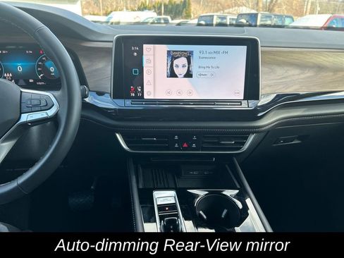 Used 2025 Volkswagen Atlas SE image 17