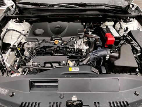 Used 2020 Toyota Camry XLE image 30