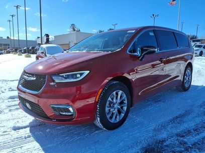 New 2026 Chrysler Pacifica Select