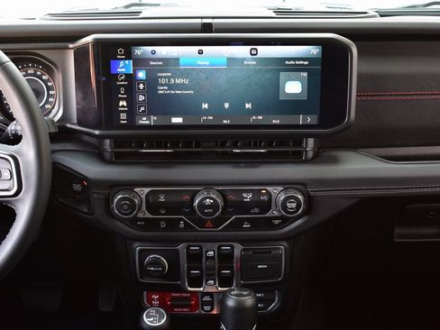 Used 2025 Jeep Wrangler Rubicon image 38