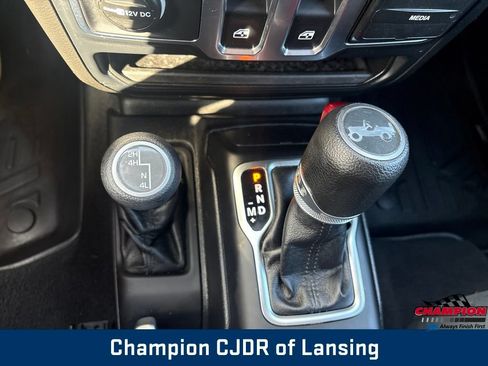 Used 2019 Jeep Wrangler Sport AWD/4WD image 23
