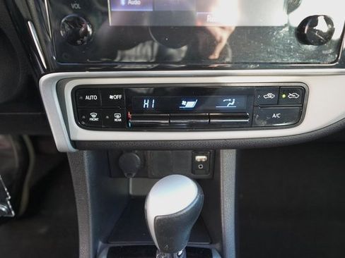 Used 2019 Toyota Corolla LE image 28