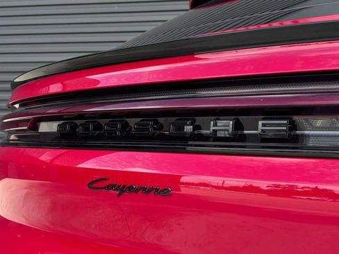 Certified 2025 Porsche Cayenne Coupe AWD/4WD image 31