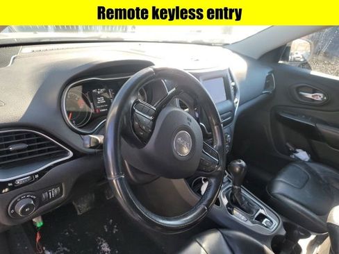 Used 2019 Jeep Cherokee Latitude Plus image 11