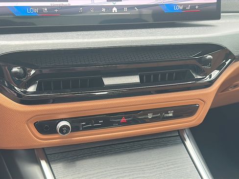 New 2025 BMW 330i Sedan w/ Premium Package image 24