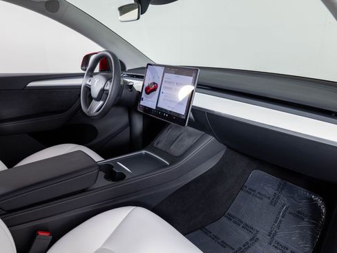 Used 2024 Tesla Model Y Long Range image 25