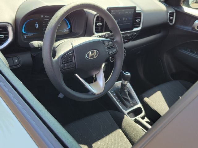 Used 2026 Hyundai Venue SE FWD image 5