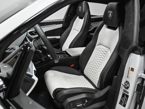 Used 2020 Lamborghini Urus image 5