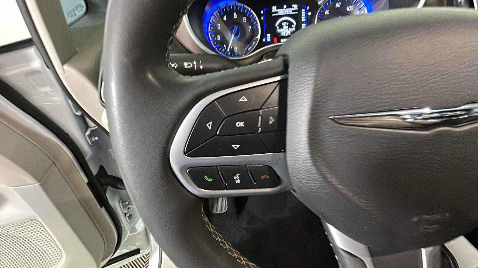 Used 2024 Chrysler Voyager LX FWD image 18