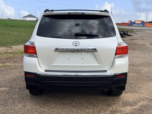 Used 2012 Toyota Highlander Limited w/ Tow Pkg FWD image 4