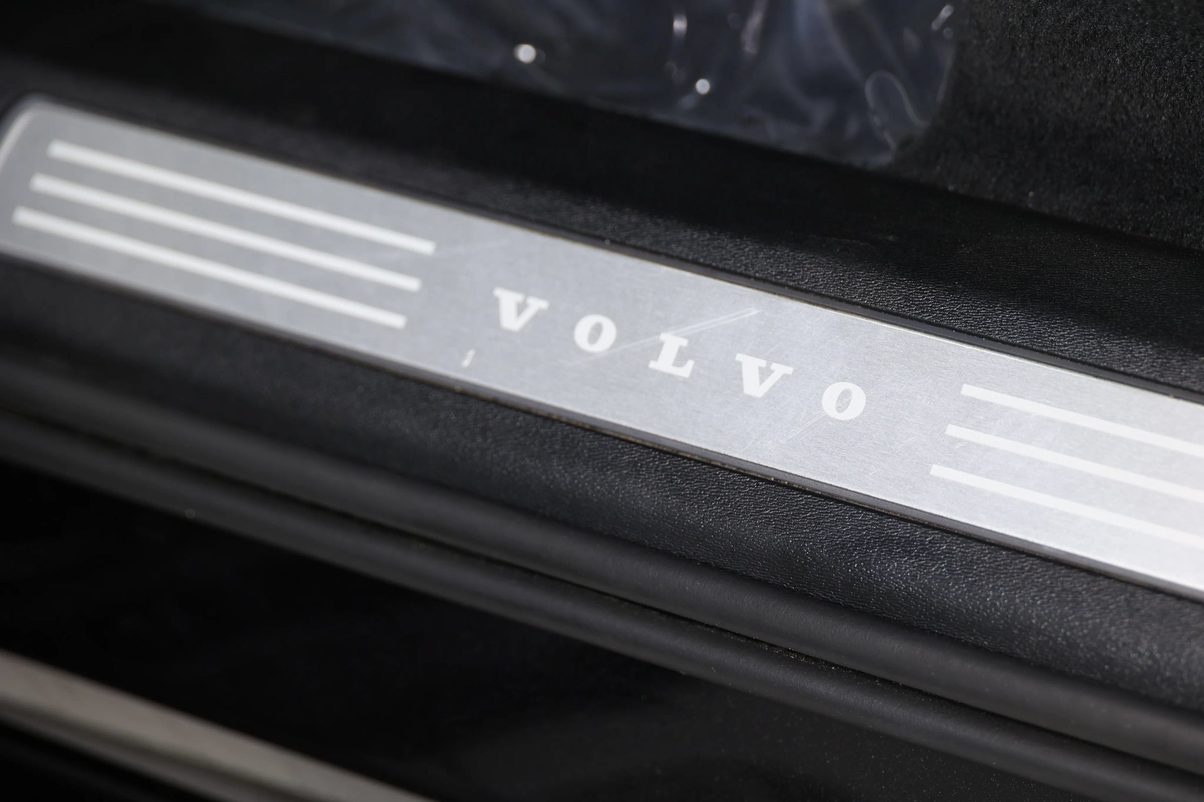 Used 2025 Volvo XC90 T8 Plus w/ Protection Package Premier AWD/4WD image 14