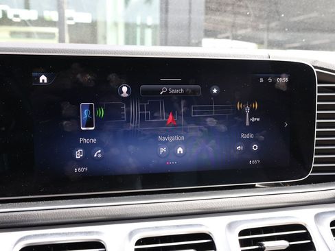 Used 2025 Mercedes-Benz GLS 450 4MATIC image 35