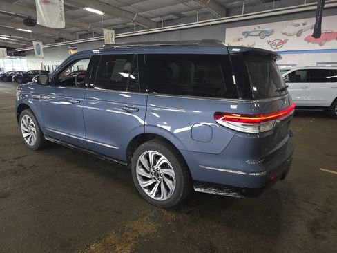 Used 2023 Lincoln Navigator Reserve AWD/4WD image 5