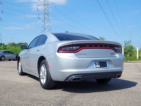 Used 2020 Dodge Charger SXT w/ Leather Interior Group RWD image 5