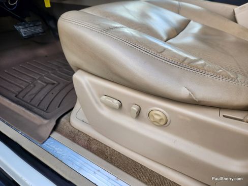 Used 2011 Cadillac Escalade ESV Premium image 37