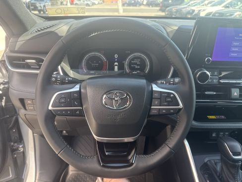 Used 2026 Toyota Highlander XSE AWD/4WD image 7