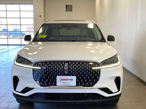 Certified 2025 Lincoln Aviator AWD image 3