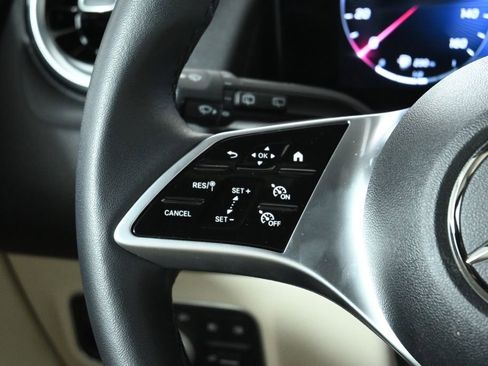 Certified 2025 Mercedes-Benz GLB 250 4MATIC image 18