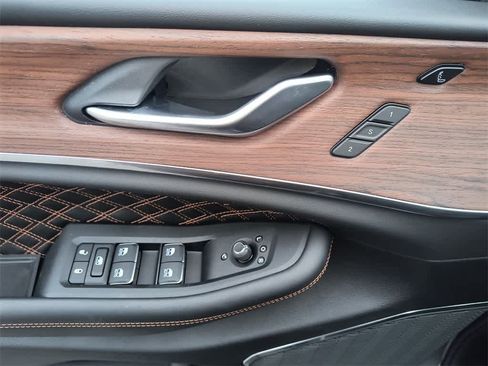 New 2025 Jeep Grand Cherokee L Summit image 13