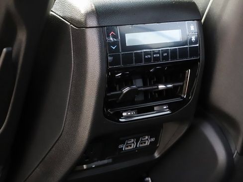 New 2025 Jeep Grand Cherokee L Laredo image 18