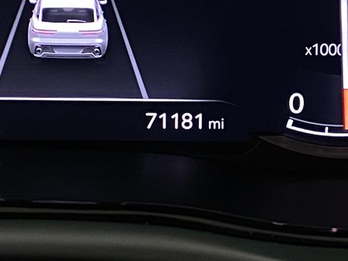 Used 2023 Genesis GV70 2.5T w/ Advanced Package image 18