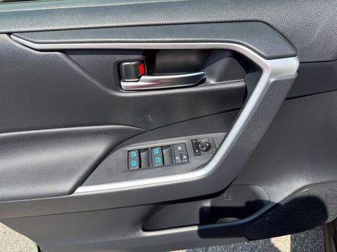 Used 2019 Toyota RAV4 XLE w/ Convenience Package AWD/4WD image 10