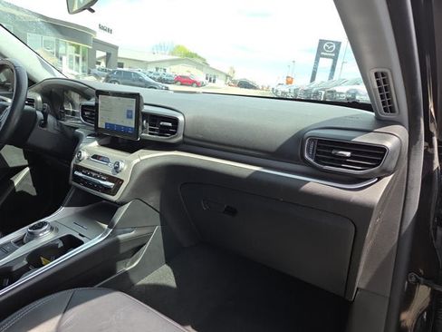 Used 2022 Ford Explorer XLT AWD/4WD image 16